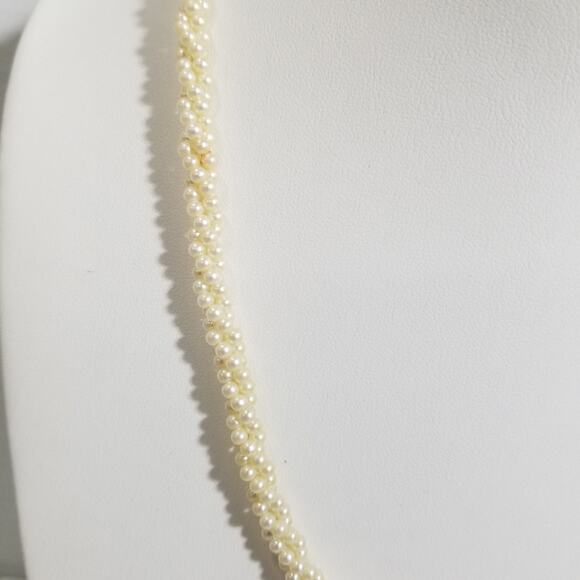 Marvella Pat 537985 twisted small faux pearl necklace 1.1691 - Picture 8 of 11